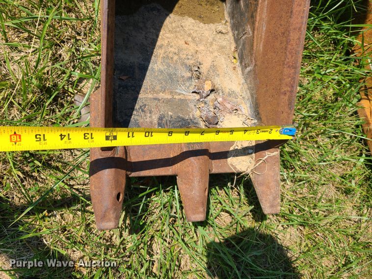 image for item EL9843 (2) Backhoe buckets