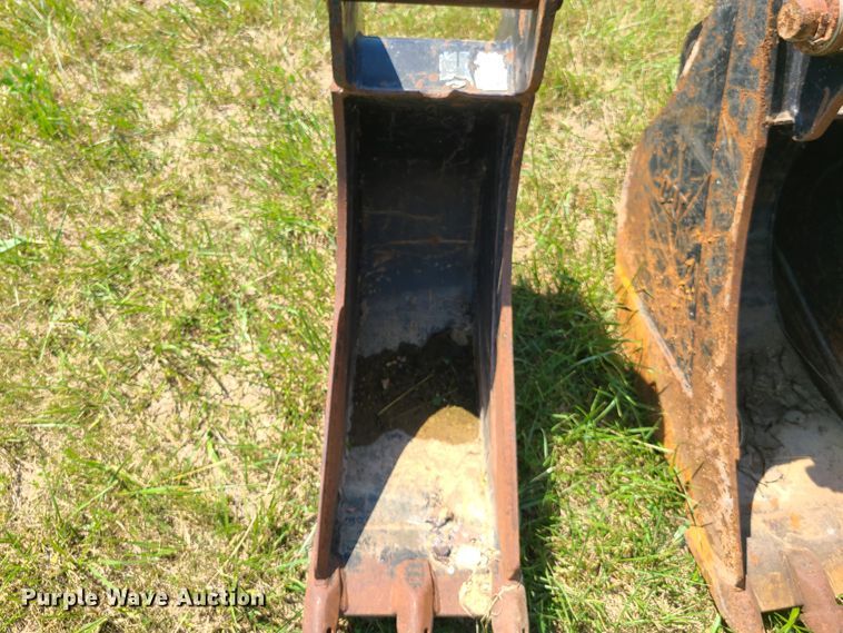 image for item EL9843 (2) Backhoe buckets