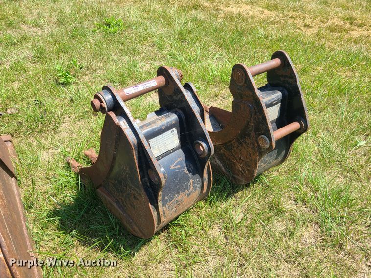 image for item EL9843 (2) Backhoe buckets