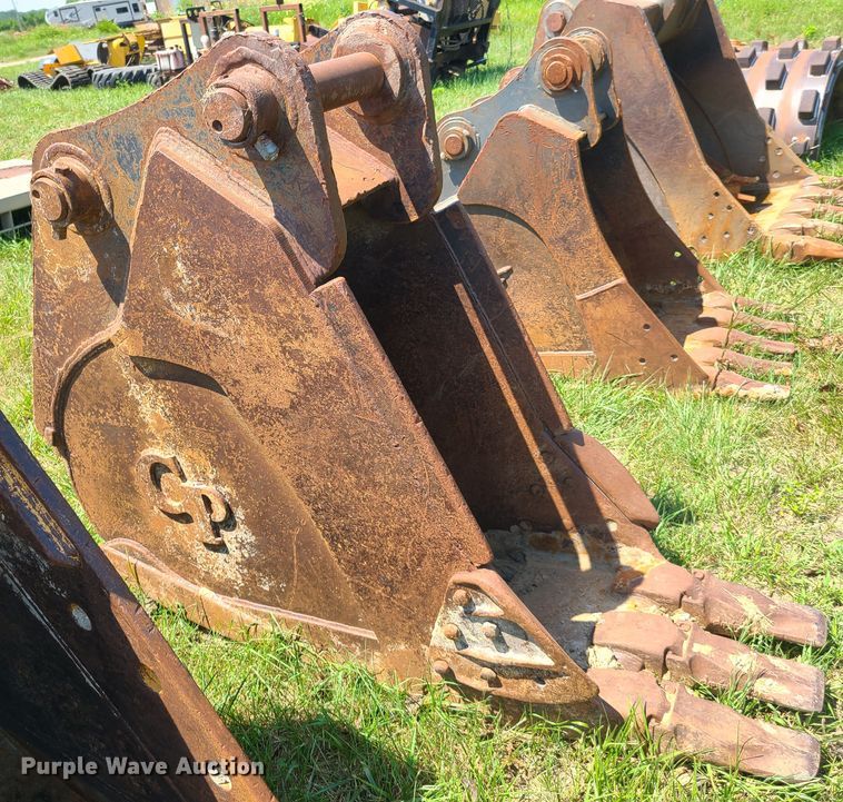 image for item EL9844 CP 24"W excavator bucket