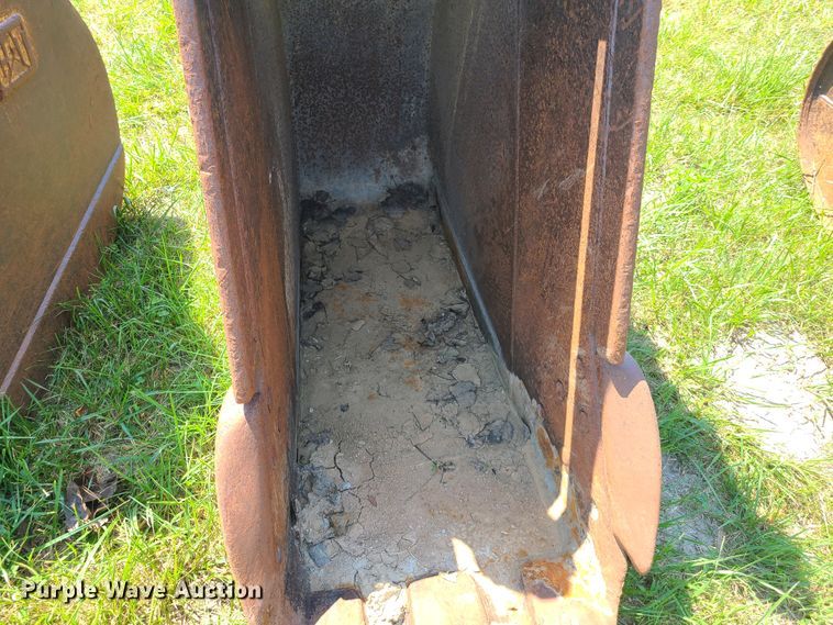 image for item EL9844 CP 24"W excavator bucket