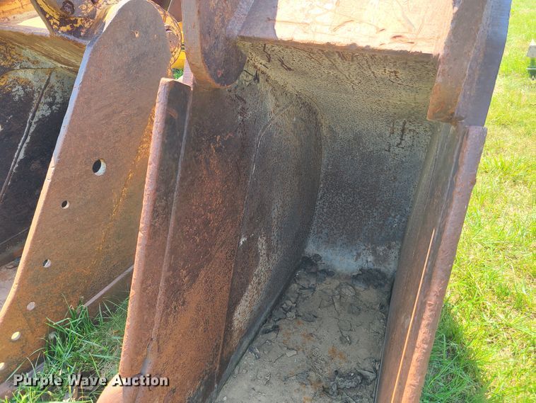 image for item EL9844 CP 24"W excavator bucket