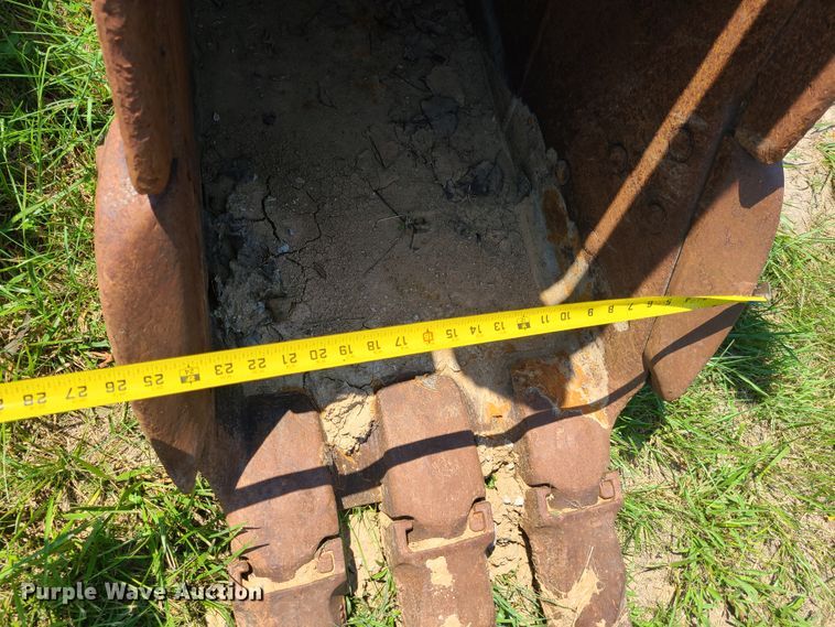 image for item EL9844 CP 24"W excavator bucket