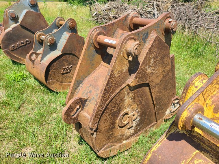 image for item EL9844 CP 24"W excavator bucket