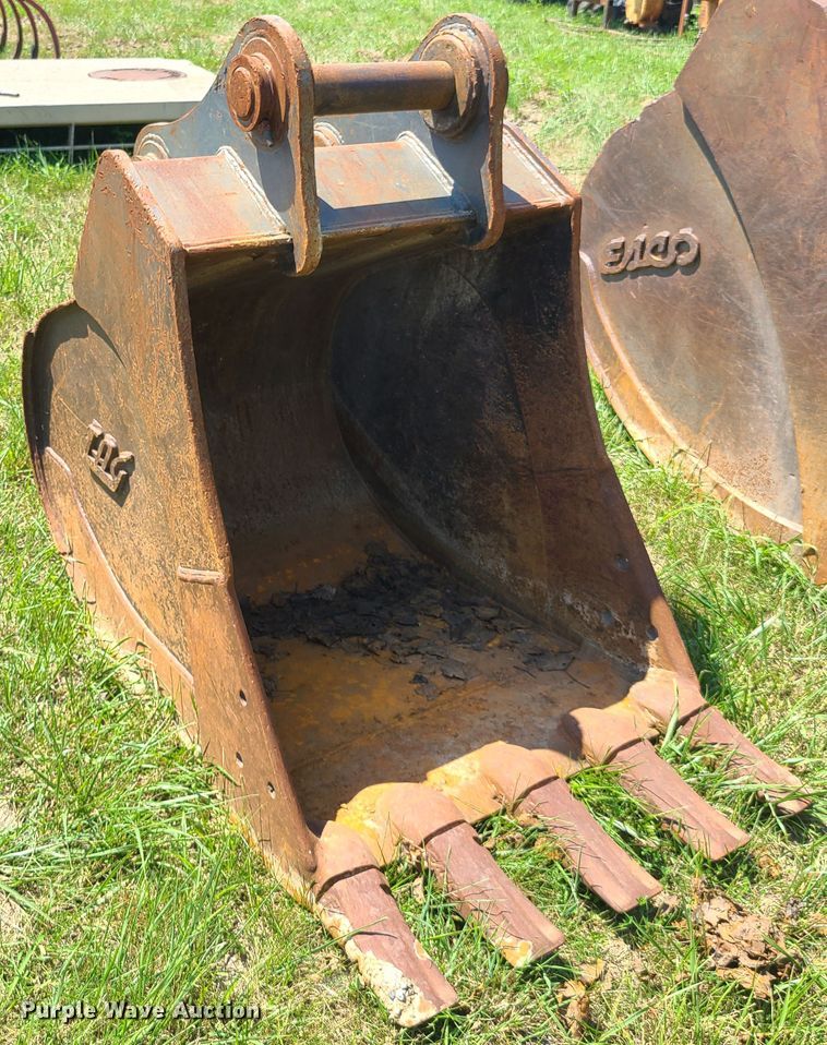 image for item EL9845 TAG 36"W excavator bucket