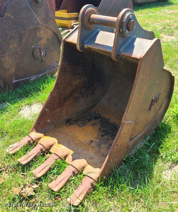 image for item EL9845 TAG 36"W excavator bucket