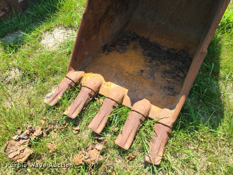 image for item EL9845 TAG 36"W excavator bucket