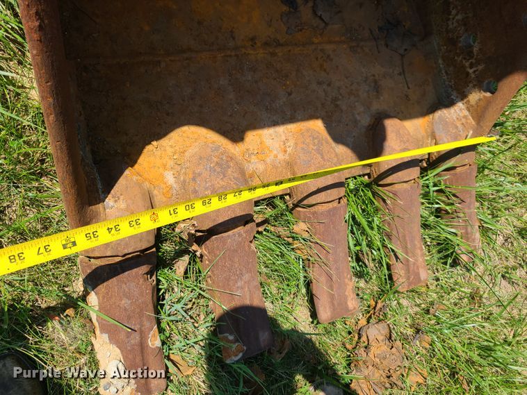 image for item EL9845 TAG 36"W excavator bucket