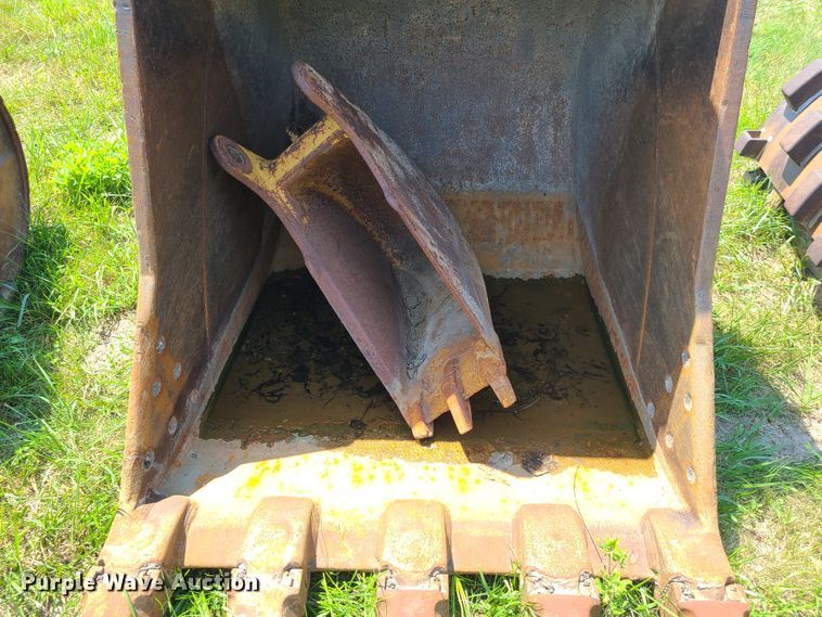 image for item EL9846 Esco 48"W excavator bucket