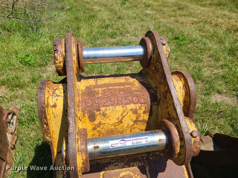 image for item EL9854 Caterpillar 28"W excavator bucket