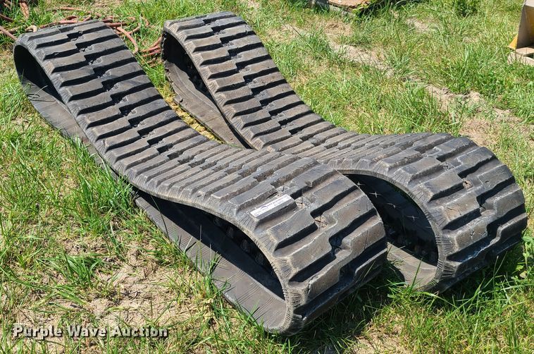 image for item EL9855 Case T300 17"W rubber skid steer tracks