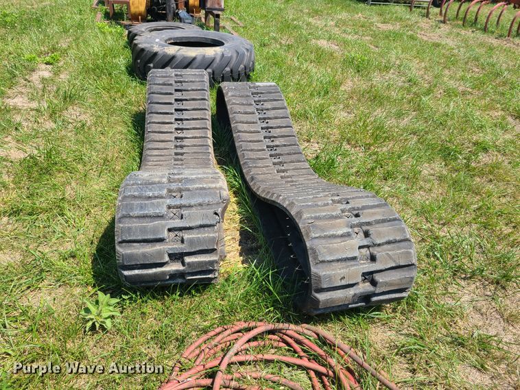 image for item EL9855 Case T300 17"W rubber skid steer tracks