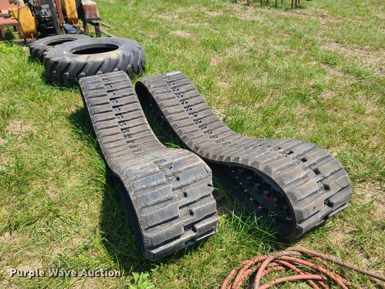 image for item EL9855 Case T300 17"W rubber skid steer tracks