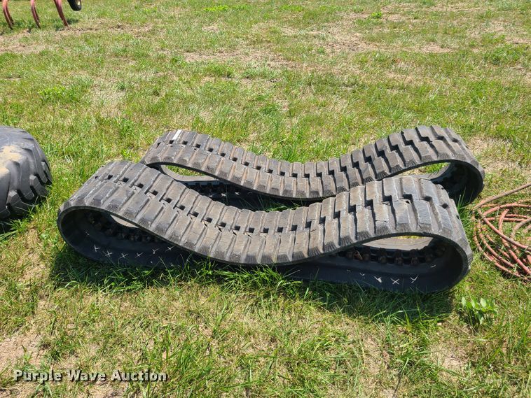 image for item EL9855 Case T300 17"W rubber skid steer tracks