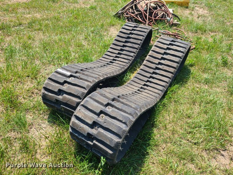 image for item EL9855 Case T300 17"W rubber skid steer tracks
