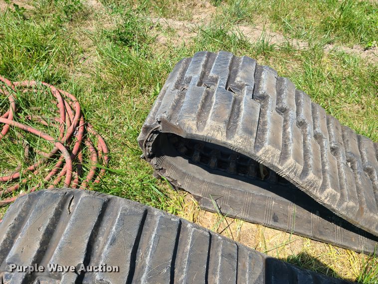 image for item EL9855 Case T300 17"W rubber skid steer tracks