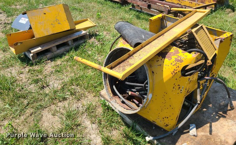 image for item EL9857 Gomaco paver fuel tank