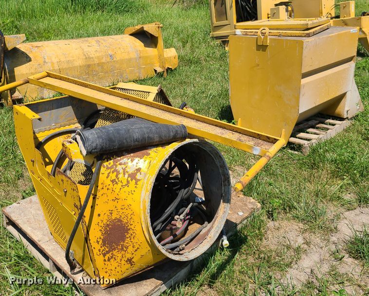 image for item EL9857 Gomaco paver fuel tank