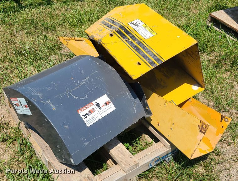 image for item EL9857 Gomaco paver fuel tank