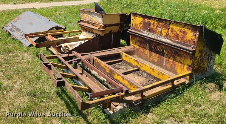 image for item EL9857 Gomaco paver fuel tank