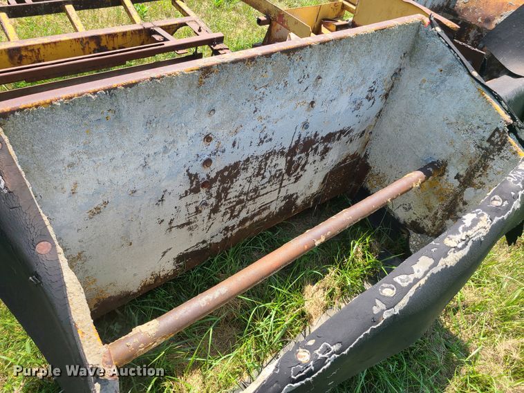 image for item EL9857 Gomaco paver fuel tank