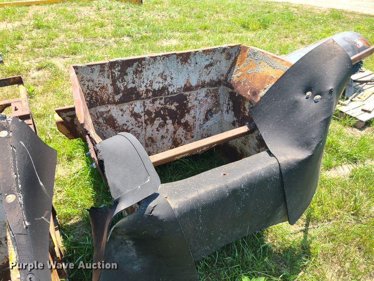 image for item EL9857 Gomaco paver fuel tank