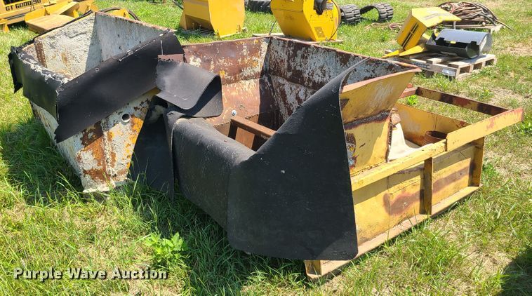 image for item EL9857 Gomaco paver fuel tank