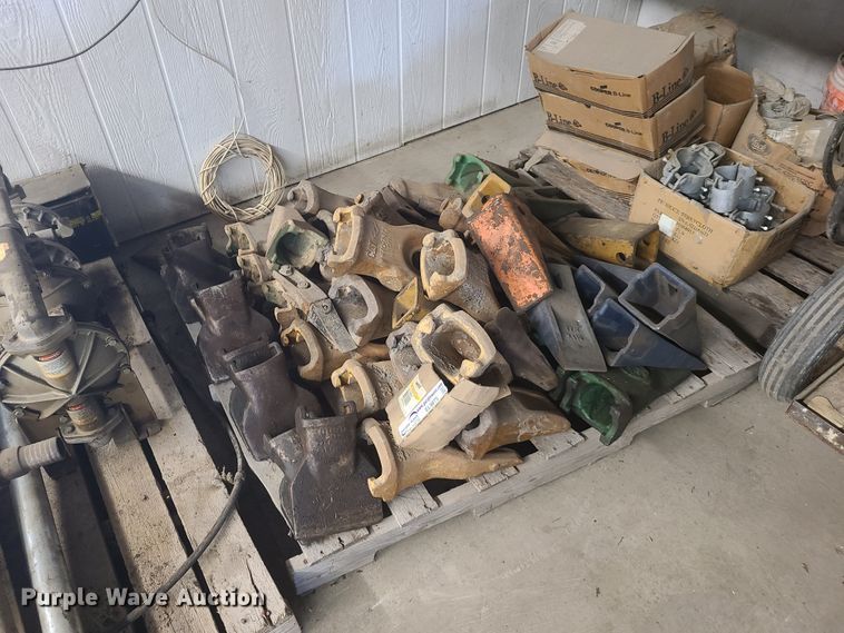 image for item EL9875 Excavator bucket teeth