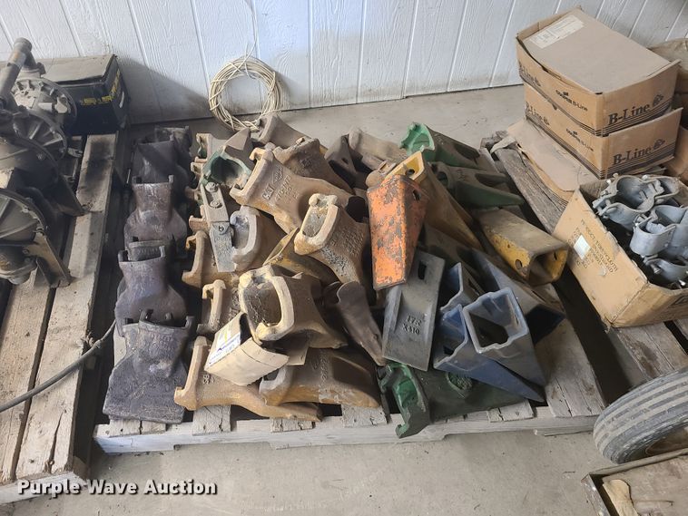 image for item EL9875 Excavator bucket teeth