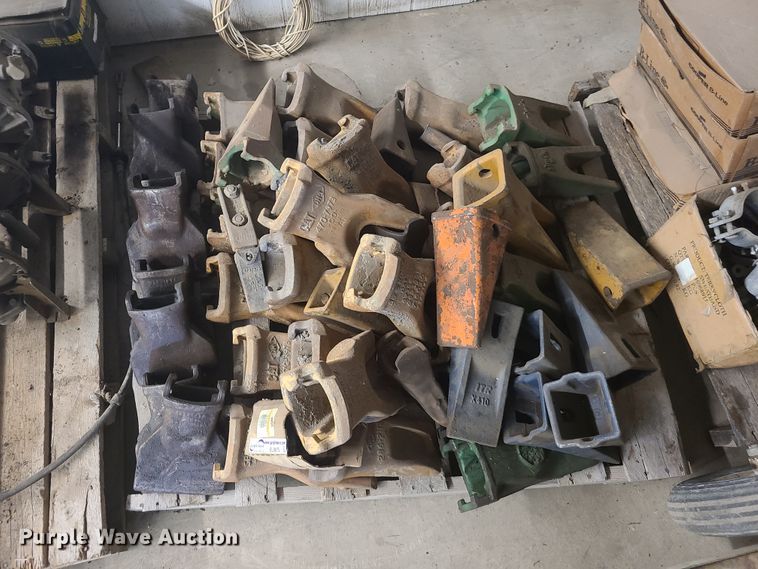 image for item EL9875 Excavator bucket teeth