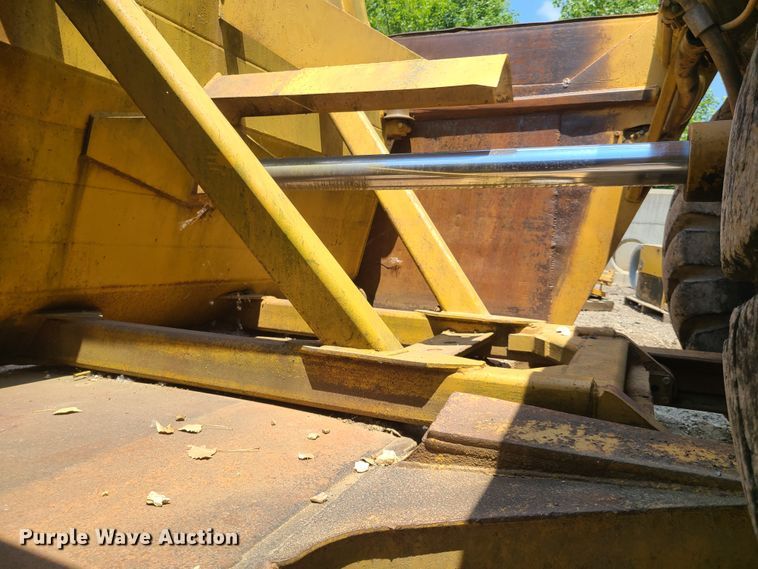 image for item EL9878 Caterpillar pan scraper