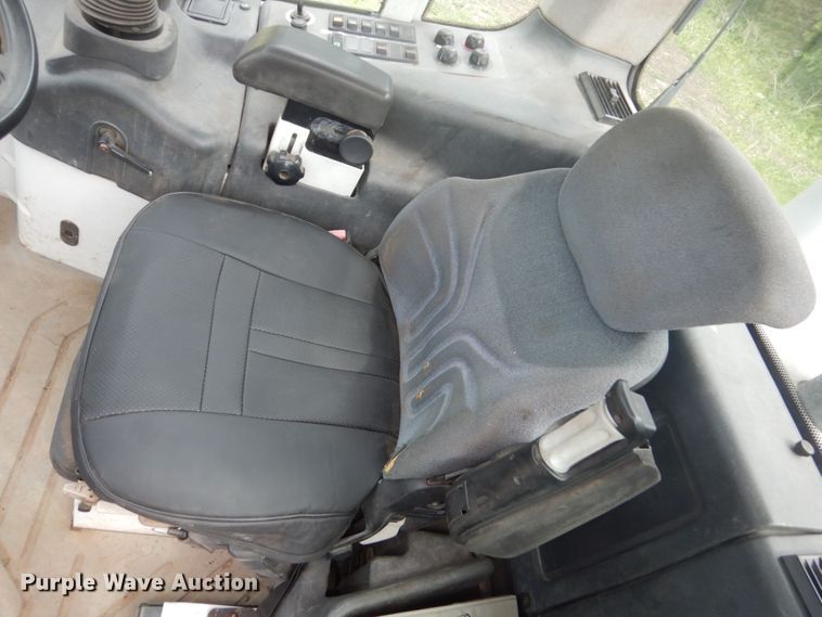 image for item FX9201 2005 Link Belt L130  wheel loader