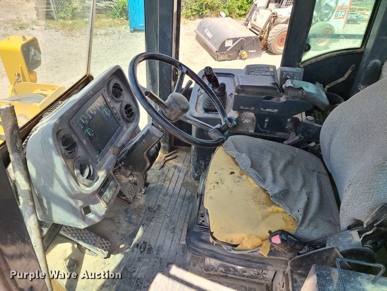 image for item FX9519 2006 John Deere 544J  High Lift wheel loader