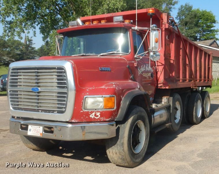 image for item GA9075 1993 Ford L9000  dump truck