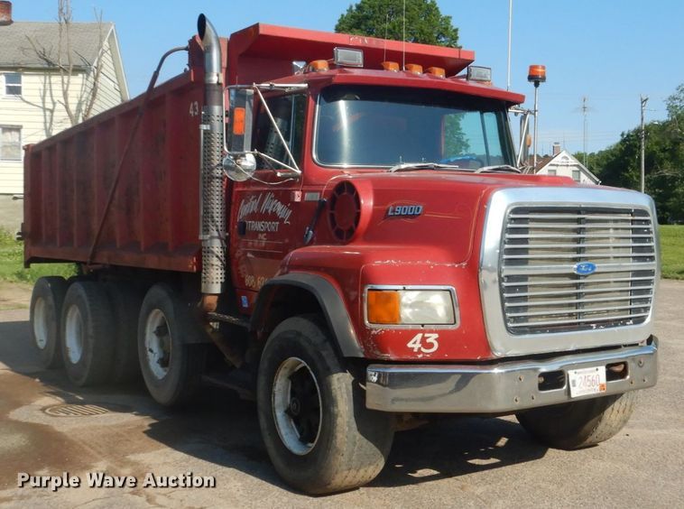 image for item GA9075 1993 Ford L9000  dump truck