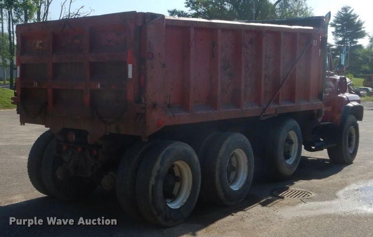 image for item GA9075 1993 Ford L9000  dump truck