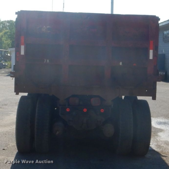 image for item GA9075 1993 Ford L9000  dump truck