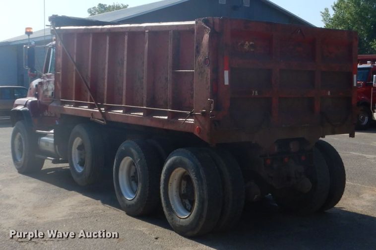 image for item GA9075 1993 Ford L9000  dump truck