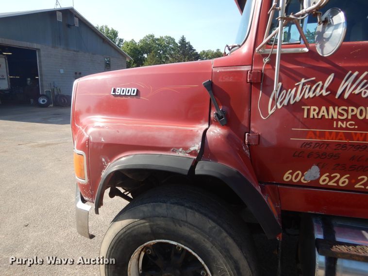 image for item GA9075 1993 Ford L9000  dump truck