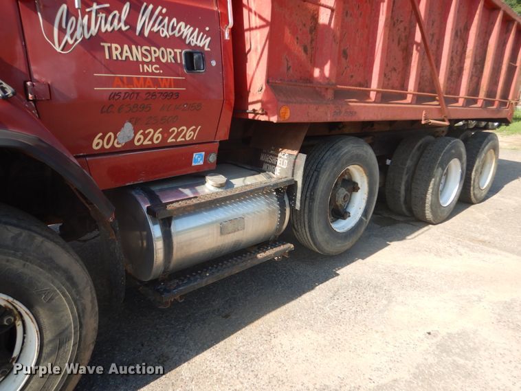 image for item GA9075 1993 Ford L9000  dump truck