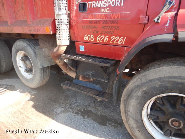 image for item GA9075 1993 Ford L9000  dump truck