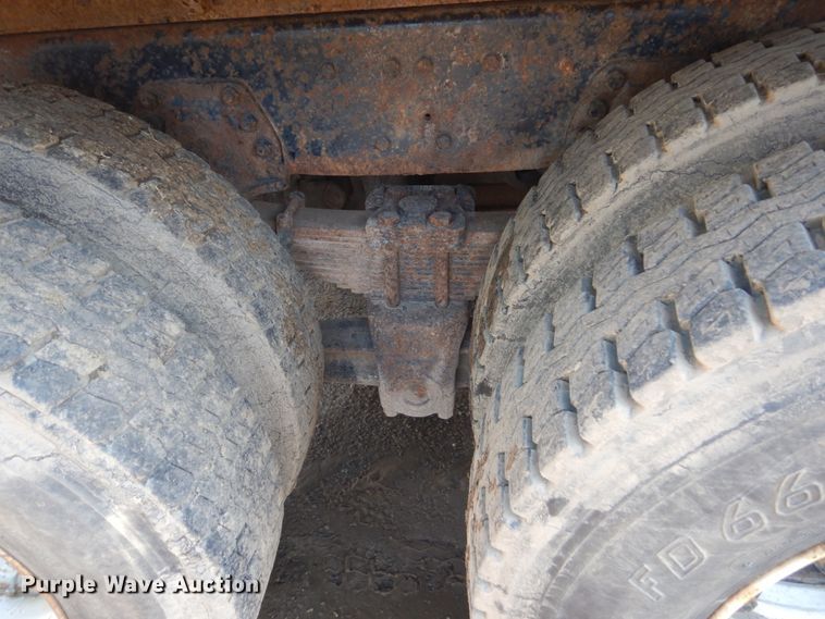 image for item GA9075 1993 Ford L9000  dump truck