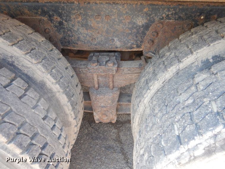 image for item GA9075 1993 Ford L9000  dump truck