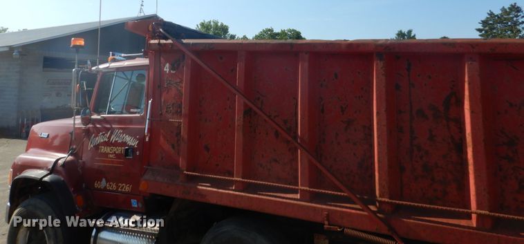 image for item GA9075 1993 Ford L9000  dump truck