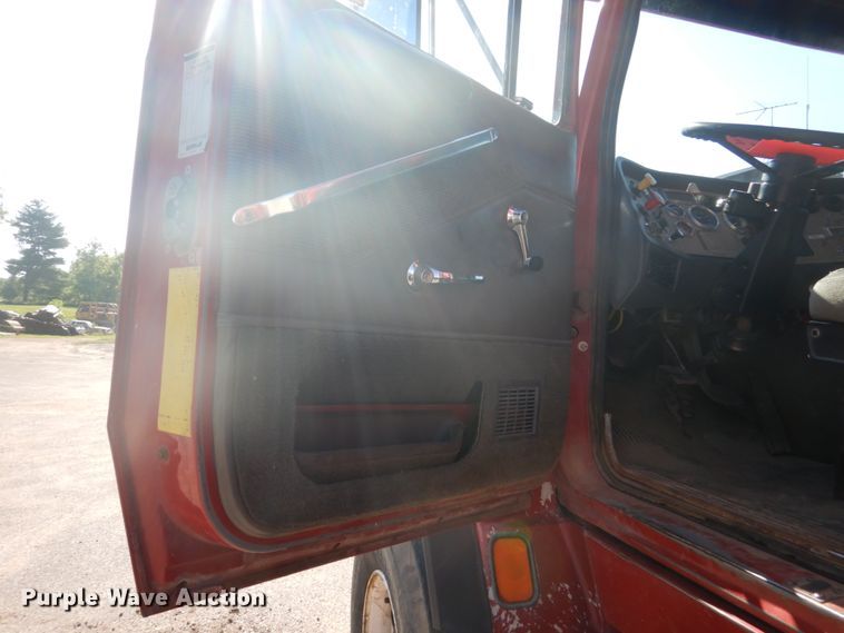 image for item GA9075 1993 Ford L9000  dump truck