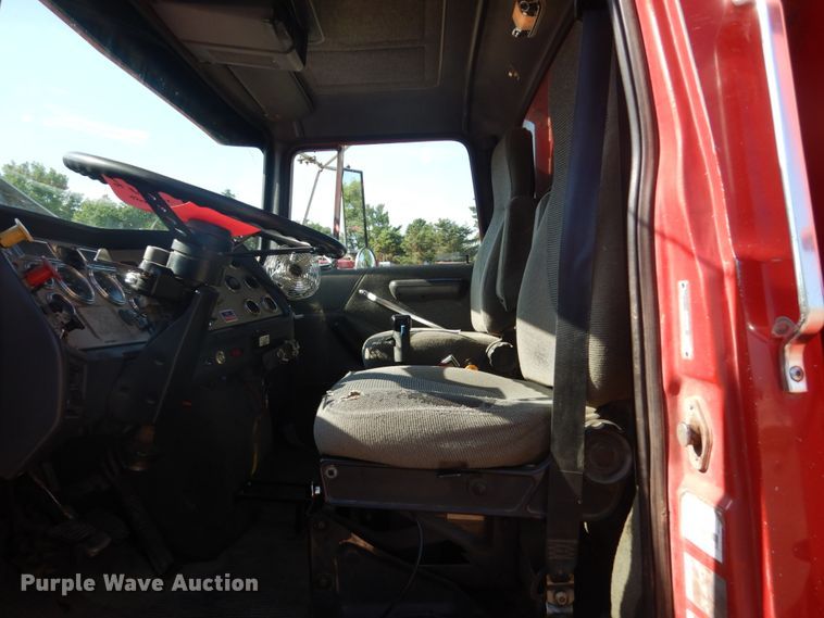 image for item GA9075 1993 Ford L9000  dump truck