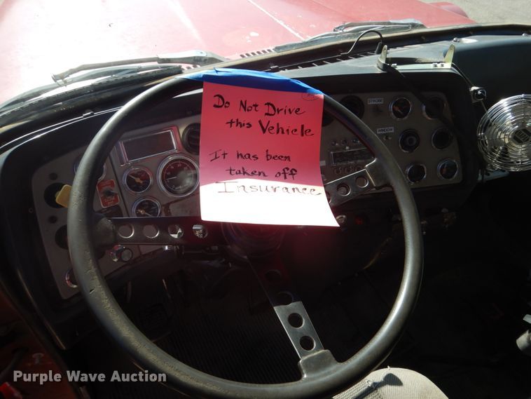 image for item GA9075 1993 Ford L9000  dump truck