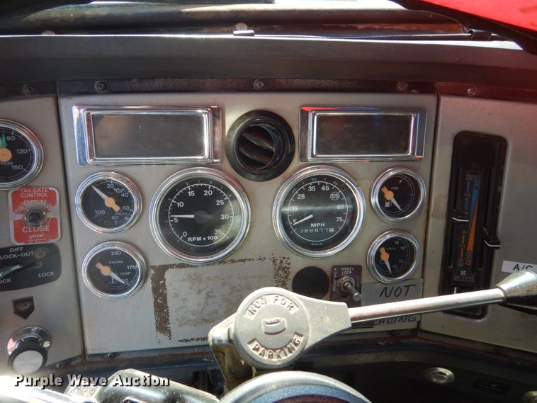 image for item GA9075 1993 Ford L9000  dump truck