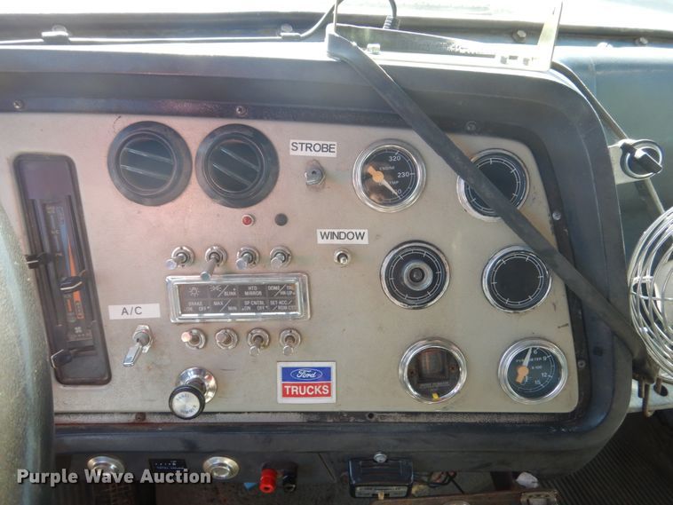 image for item GA9075 1993 Ford L9000  dump truck