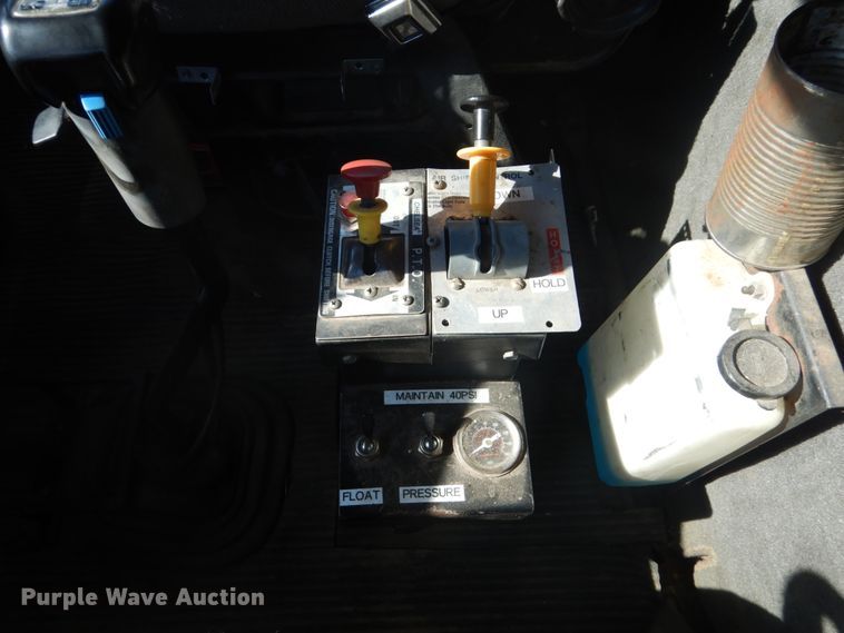 image for item GA9075 1993 Ford L9000  dump truck